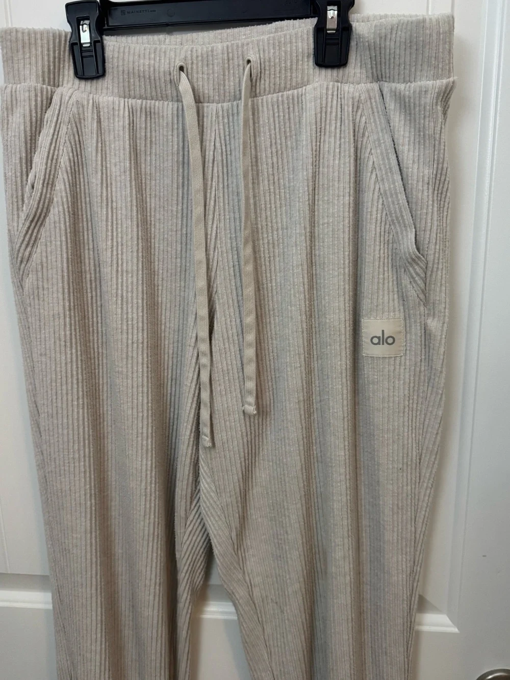 Alo Yoga Ribbed Lounge Jogger Sweatpants Women’s Large Oatmeal Cream Cozy -F - Picture 3 of 6
